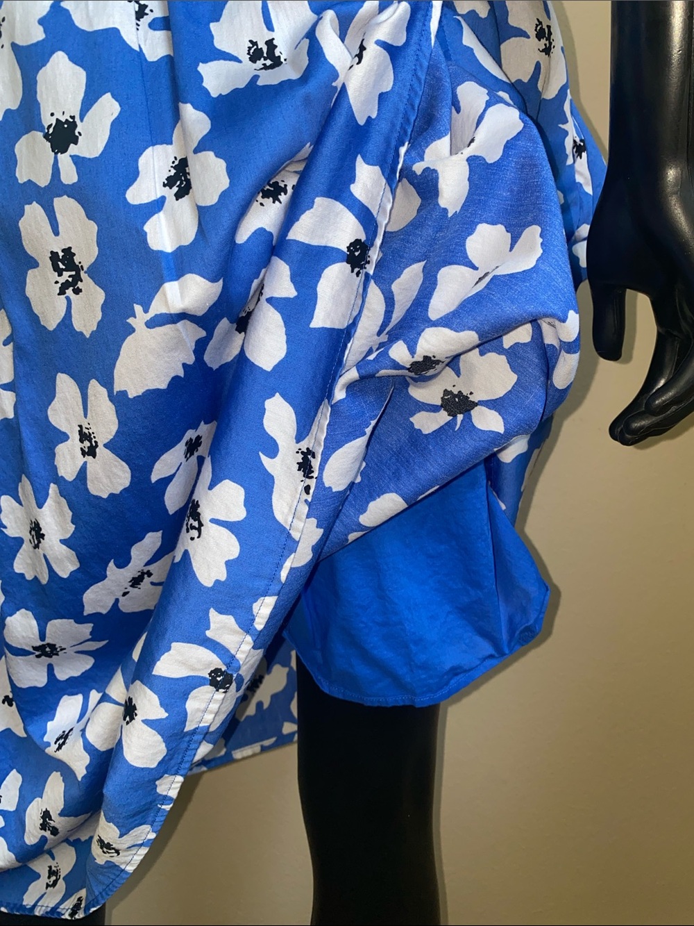 Who What Wear Blue and White Floral Wrap Midi Dress with Pockets - Picture 12 of 14